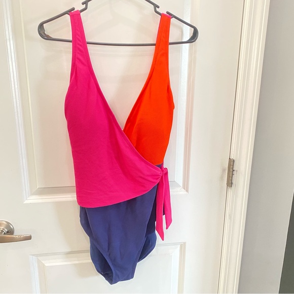 TOMMY BAHAMA UPF 50 Island Cays Colorblock Wrap-Front One-Piece Swimsuit 14 EUC - Picture 6 of 15